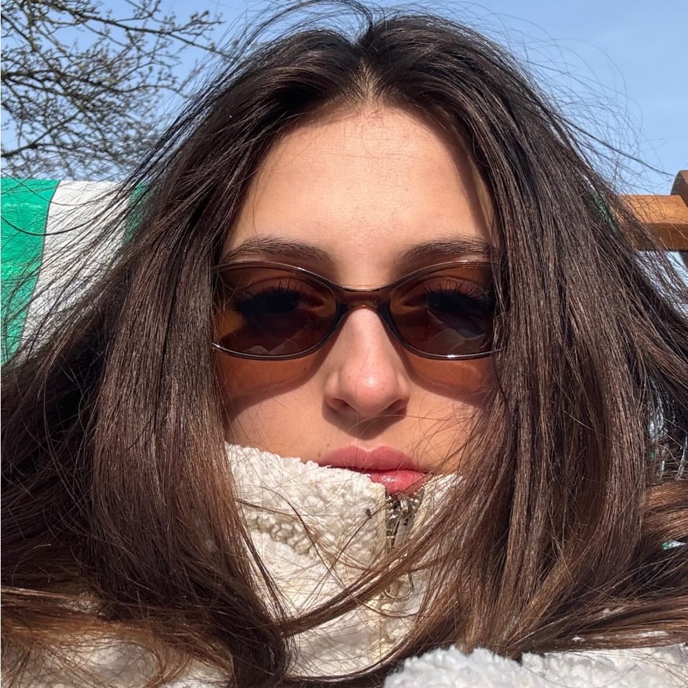 Meet your Posher, Alexandra